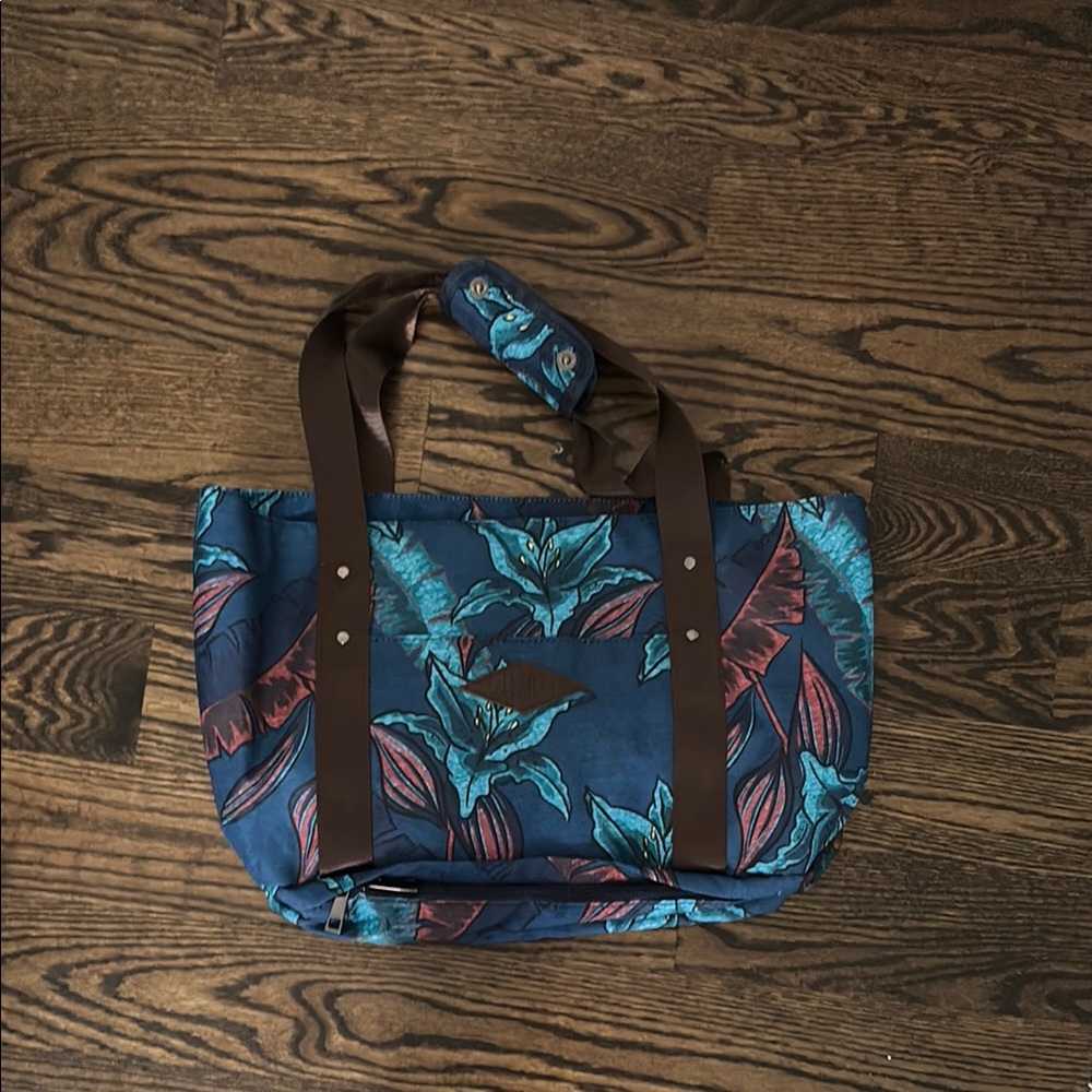 NWOT Tropical Blue and Brown Beach or Pool Bag with Durable Design